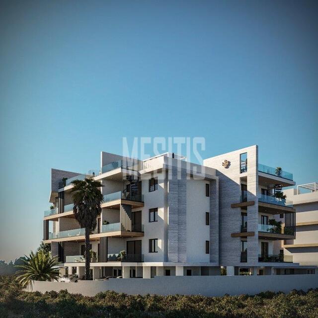 apartment-8ca9a859-8188-46b8-8a56-117ddfcb7615_Wtr.jpg