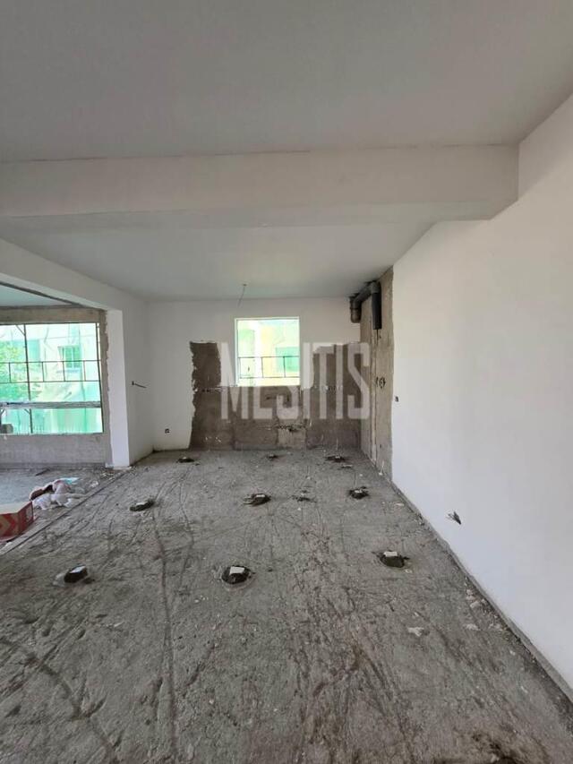 apartment-4e4857b4-813a-4aec-8d2d-e38104610397_Wtr.jpg