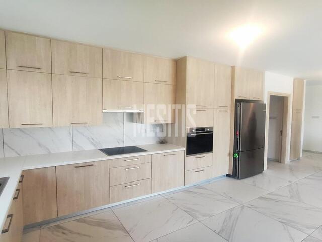 apartment-b944f14a-d321-4c60-bc0b-9818ec2d1f9e_Wtr.jpeg