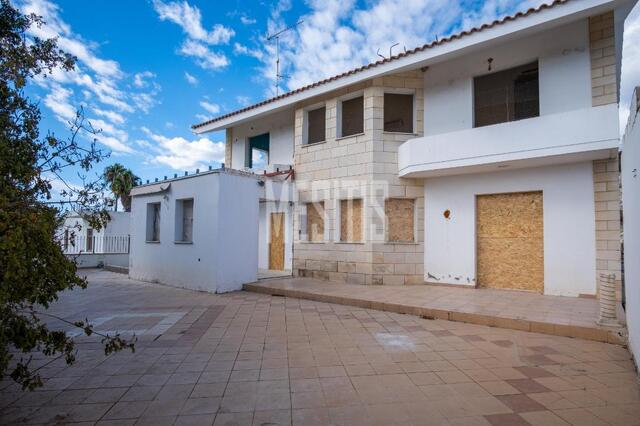 detachedHouse-619e4819-3043-4b43-8c93-7f556ababa48_Wtr.jpg