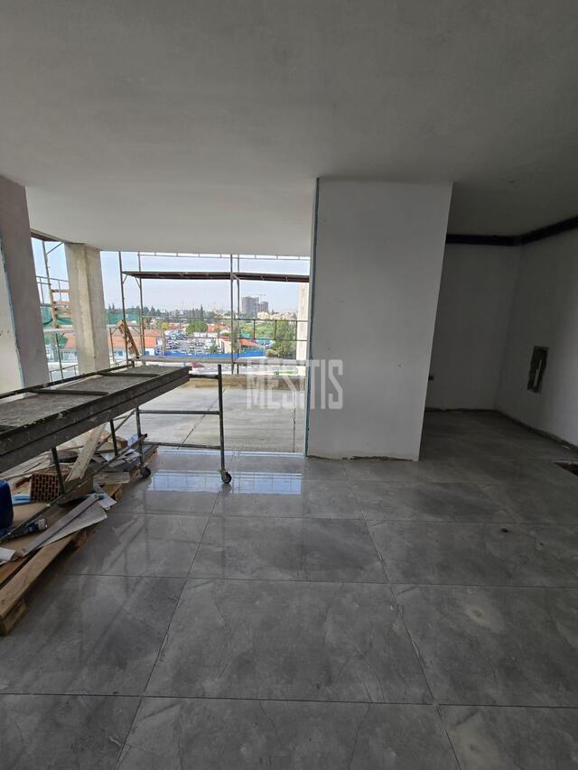 apartment-c81526c5-68ad-489f-b194-1c5c31743a05_Wtr.jpg