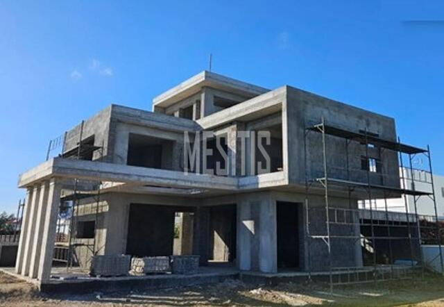 detachedHouse-a8a53378-73d0-451e-b01c-45ccbfb1b23b_Wtr.jpeg