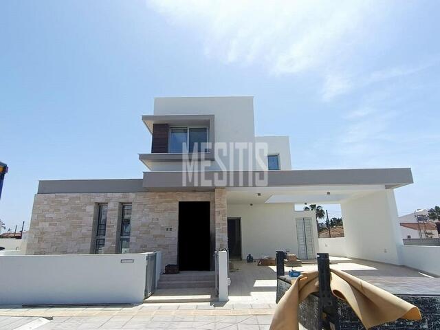detachedHouse-a27355bb-bec4-481d-9904-41840d9bdbf3_Wtr.jpeg