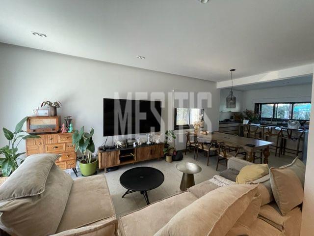 detachedHouse-1f67b1b6-8657-4bf8-989d-9125f6d80a30_Wtr.jpeg