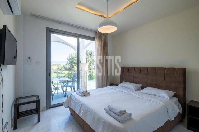 apartment-495afa0a-db0e-4f89-9134-6bd90e30aee4_Wtr.jpg