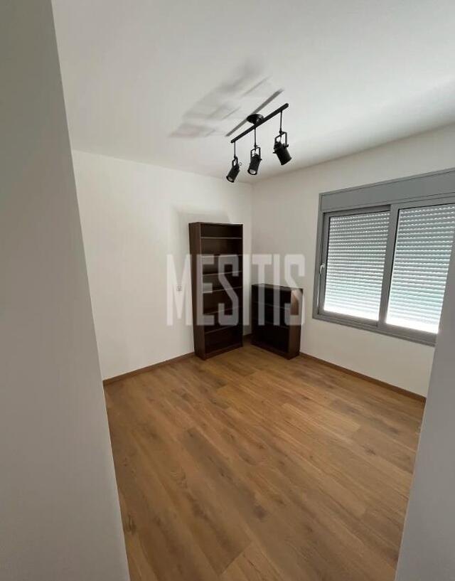apartment-615f143e-13a3-49f5-b90b-a867a1d92730_Wtr.jpg