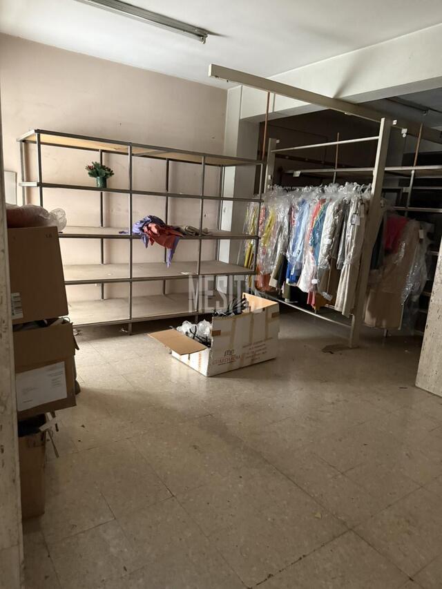 warehouse-cb6e5730-70a5-4139-aa61-3680b32484e7_Wtr.jpg
