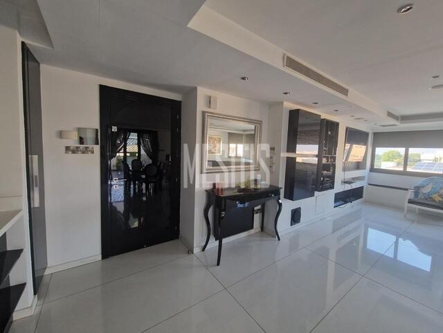 apartment-aee3d9a1-8386-4baf-9037-98e68f62d6c2_Wtr.jpeg