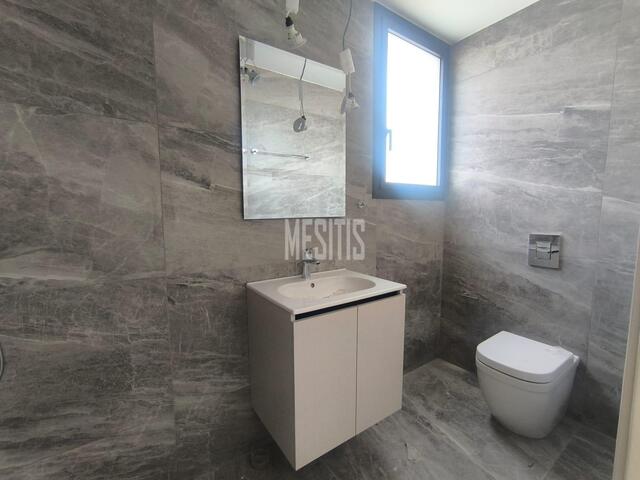 apartment-ff929ba0-8e49-4ccd-800f-6186bb1e5072_Wtr.jpg