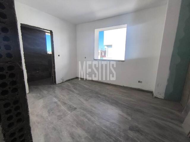 apartment-f2b186dc-5dc5-4a3b-b82a-93184a40f2fd_Wtr.jpg