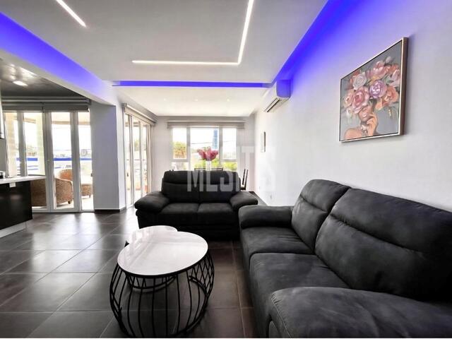 apartment-ae065ea5-ca62-40c3-aec6-cd8a010a3053_Wtr.jpg