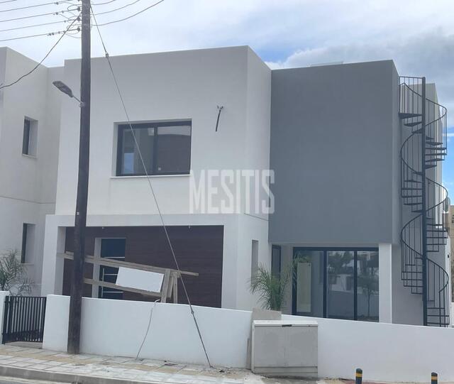 detachedHouse-6c0f38d5-5144-4bba-8ee7-c92993df5736_Wtr.jpg