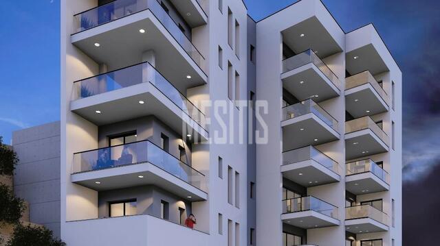 apartment-0c9ee1ff-2cd4-403f-a688-3b731aff11e9_Wtr.jpg