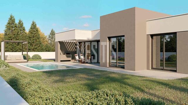 detachedHouse-e9e7d95f-2131-4a56-bd80-ebfa2e98c740_Wtr.jpg