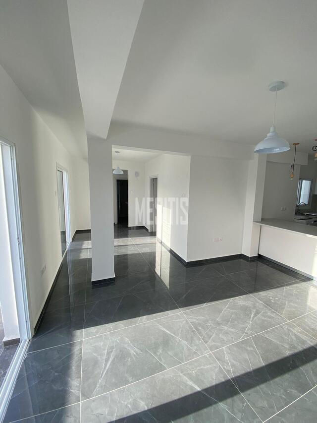 apartment-9a279312-afd9-4d00-87c4-a2ba1247221e_Wtr.jpeg