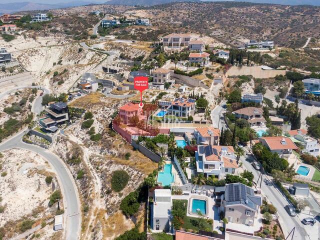 Detached villa with private swimming pool for sale in Agios Tychon, Limassol – photo 1