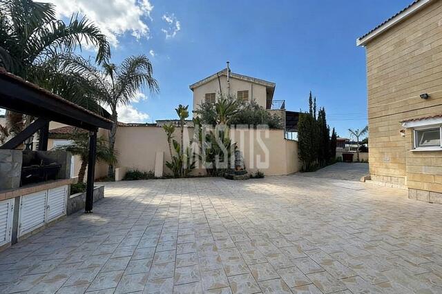 An Εxceptional, Τwo-story Luxury Villa with a Swimming Pool is for Sale - Situated on a Large Plot in a Prime Location in Paliometocho – photo 6