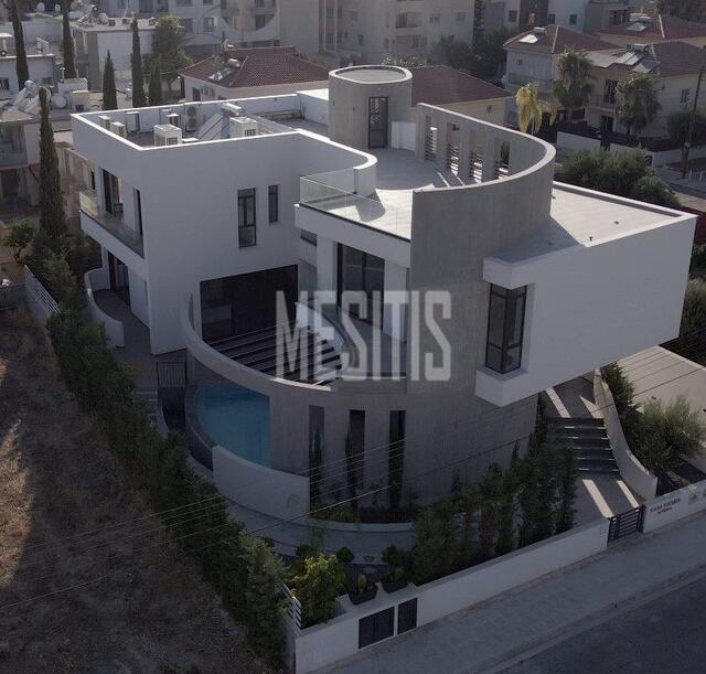detachedHouse-a663c911-9df0-49ed-913b-01aa033cc2ee_Wtr.jpeg