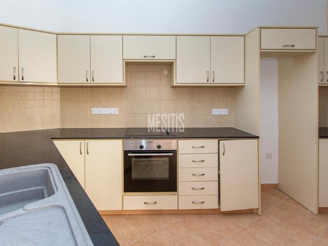2 Bedroom Maisonette for Sale in Pafos – photo 4