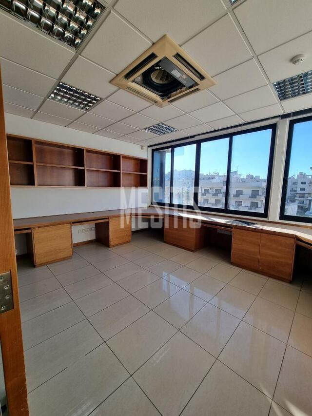 office-3c7913b5-f020-4a91-82c7-6700ff159af1_Wtr.jpg