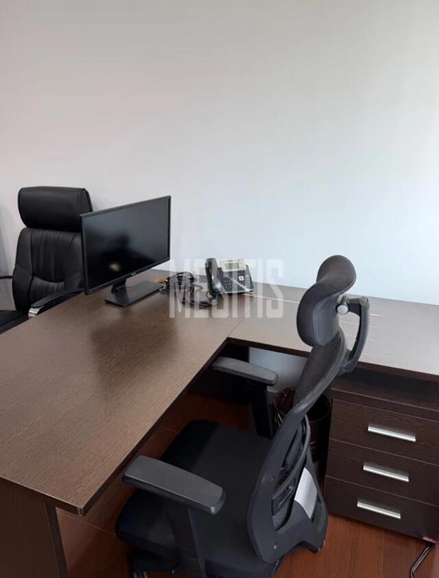 office-2691ea91-48ad-4c6a-8412-37b2cf8d9f4d_Wtr.jpg