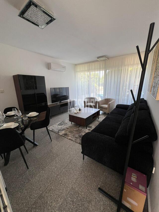 detachedHouse-24d0e226-6fd2-4c85-a3bd-33c249a9b593_Wtr.jpg