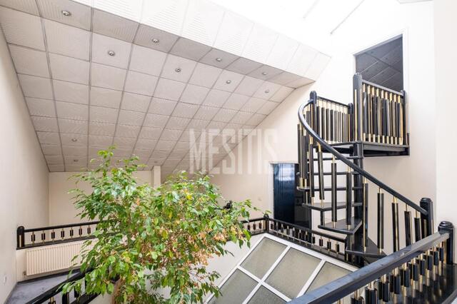 detachedHouse-cd2adf96-15e8-4d28-9874-6e43ab35d942_Wtr.jpg