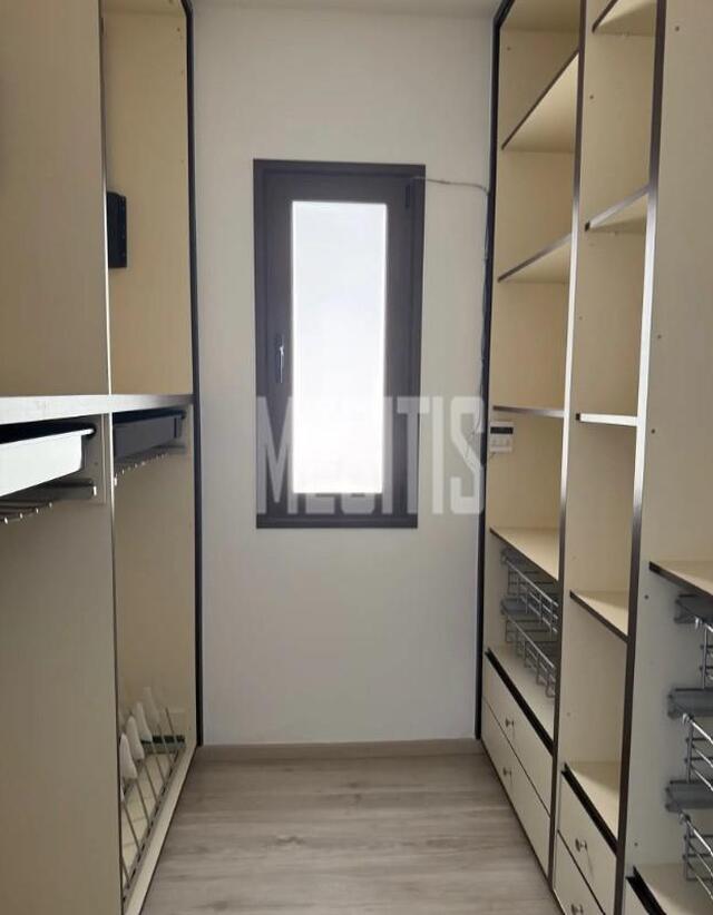 detachedHouse-3ea55d06-b475-4697-bd49-e085daffe5d8_Wtr.jpeg