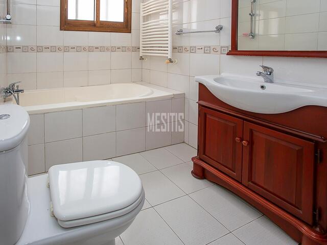 4 Bedroom House for Sale in Moniatis, Limassol – photo 7