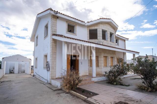 detachedHouse-c27e362f-9871-4ba1-a409-6e81599d92c4_Wtr.jpg