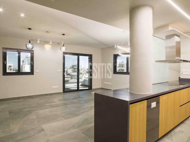apartment-563ba28b-1695-42ec-a594-4afd39de7252_Wtr.jpg