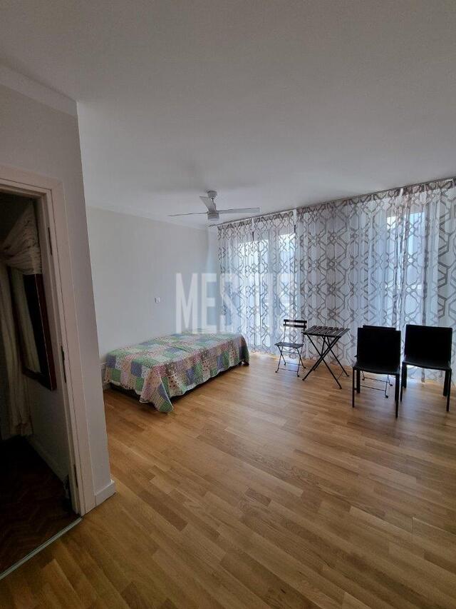 apartment-bcf42bd3-96ab-41b2-9d51-8200a4457d1e_Wtr.jpeg