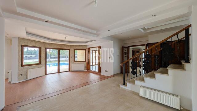 detachedHouse-626dabcb-3c32-4a76-acce-40368bbbe64f_Wtr.jpg