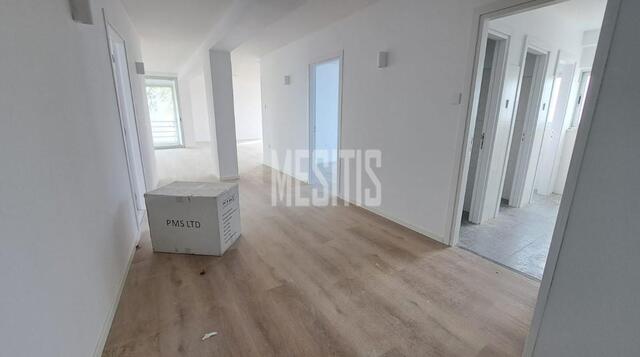 office-63a608a1-3305-4bf2-bfa6-ea031ee16005_Wtr.jpg