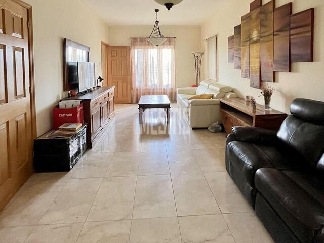 detachedHouse-26fbf879-b235-4e4b-bb21-f4dc5ac13e77_Wtr.jpg