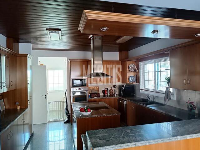 detachedHouse-7f302e1a-2b81-45e3-aefe-1414d5785cd8_Wtr.jpeg