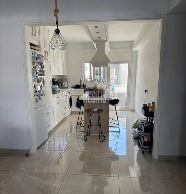 apartment-dee228bd-17d3-460f-a8e1-f8e1113061a7_Wtr.jpg