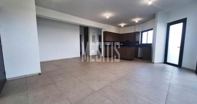 apartment-8280ba6b-3602-4f62-a6f0-98f45645fda9_Wtr.jpg