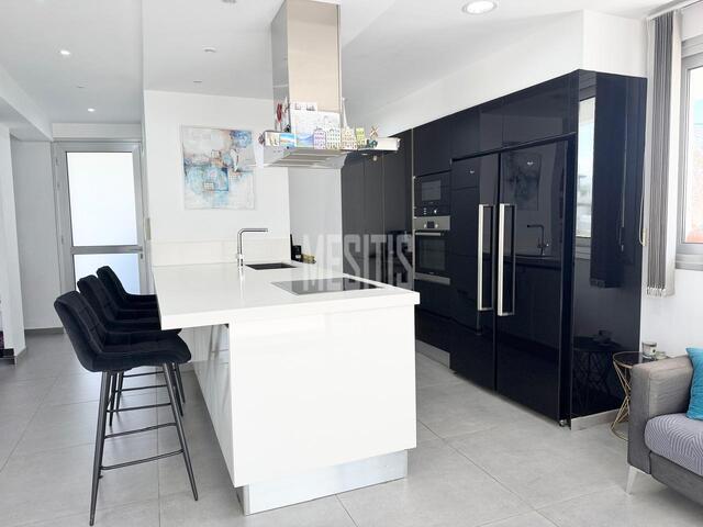 detachedHouse-11e44c6c-e51d-44e0-b669-ded45a89e2ea_Wtr.jpg