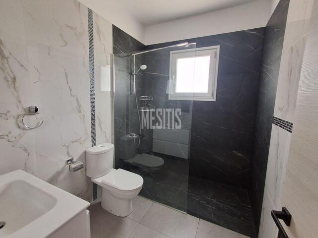 detachedHouse-29668449-45d2-43ca-86f0-a548939431db_Wtr.jpg