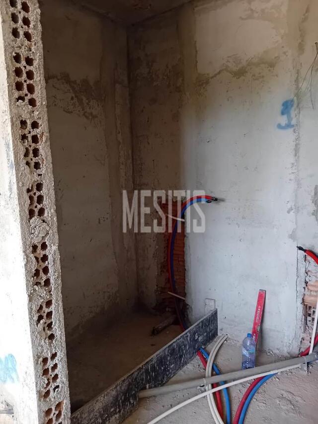 apartment-e8f091a3-f0e3-4d86-b0f5-a820a4a630c2_Wtr.jpeg