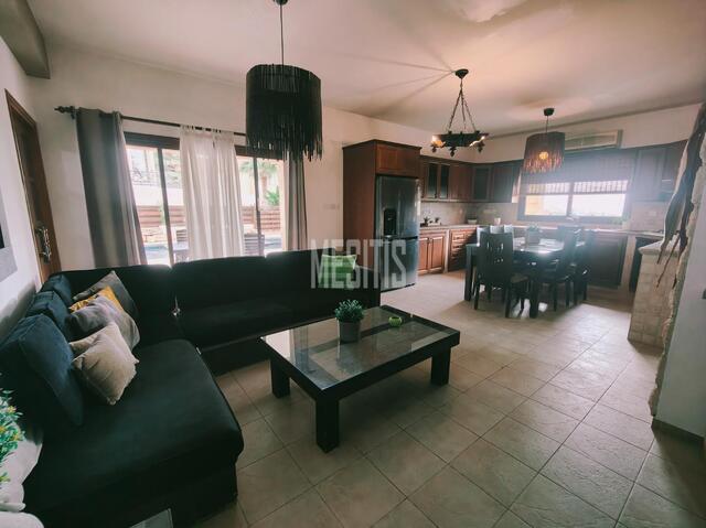 detachedHouse-0ff6b940-93db-4999-af7e-c60639bdf41b_Wtr.jpg