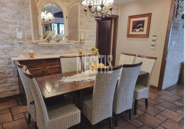 apartment-983b519a-274c-4104-b8bb-49700d46c2ee_Wtr.jpg