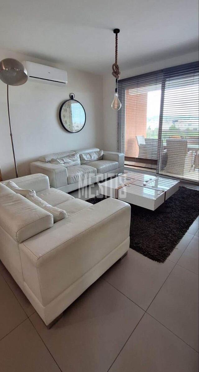 apartment-f0c77964-39b1-43a7-bec3-a2f8e0b8336c_Wtr.jpeg
