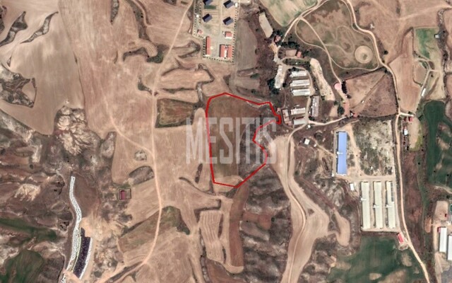 land-68ca0932-3e76-4a59-9cf8-22ff60d63d72_Wtr.jpeg