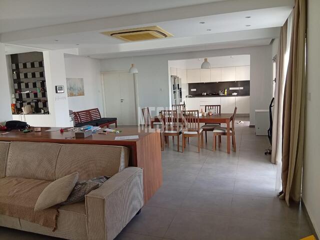 detachedHouse-63d3ba6c-3ac1-4b1e-8ec3-255d3c255e96_Wtr.jpg