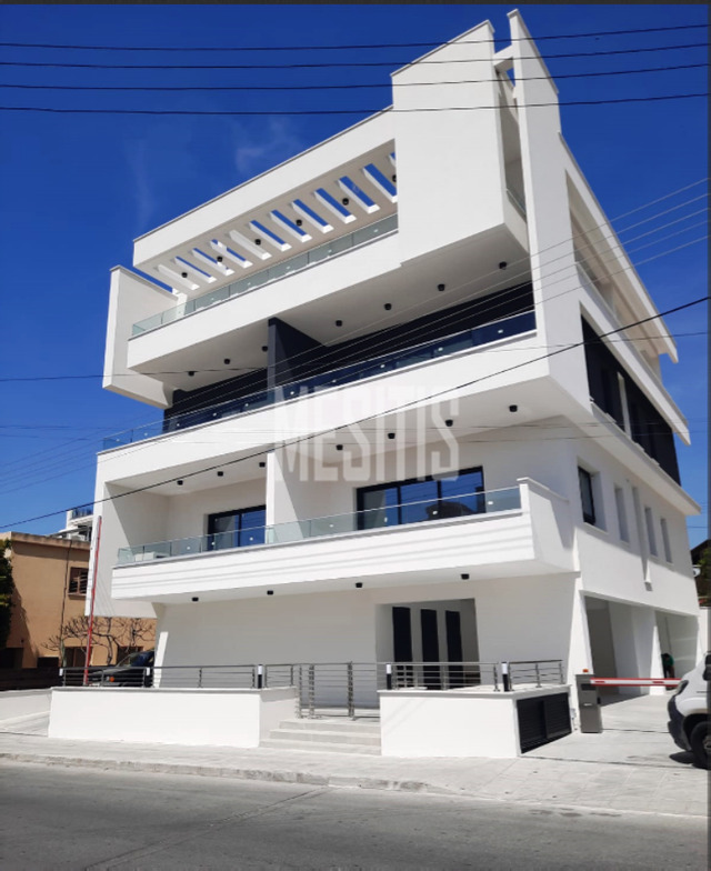 apartment-200bc516-671e-457c-9c46-9397bbf690db_Wtr.png