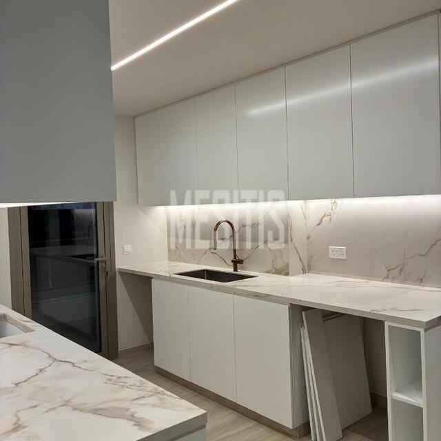 apartment-599c938a-7376-4b11-be19-a3e4e8d3dffc_Wtr.jpg