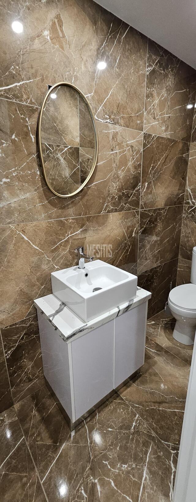 apartment-fa3aee3a-5cfd-49c7-b214-0ccf2fb801a3_Wtr.jpeg