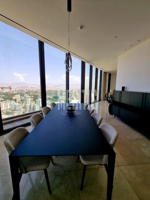 apartment-185eca39-0362-4827-a162-3634fe5c3c81_Wtr.jpeg